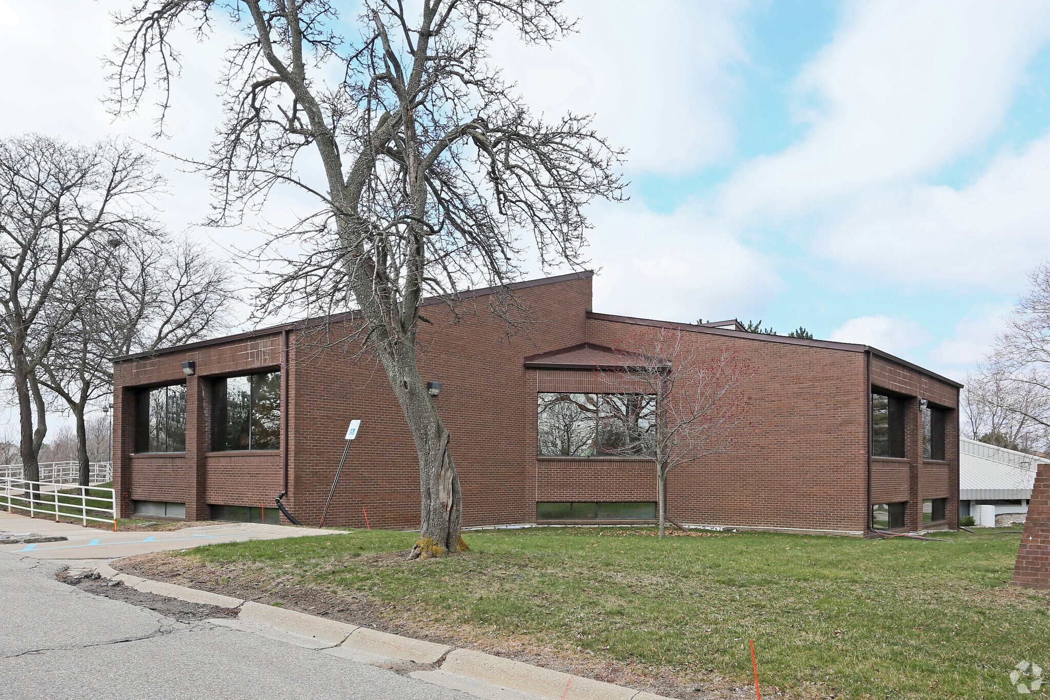 500 Perry Rd, Grand Blanc, MI for sale Primary Photo- Image 1 of 1