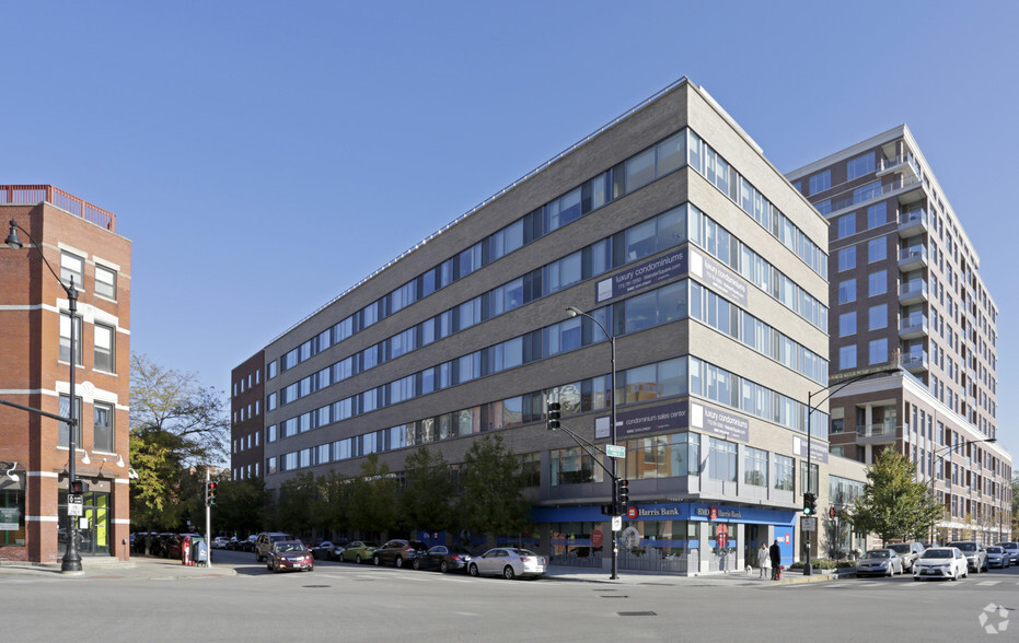 558 W Webster Ave, Chicago, IL for lease - Primary Photo - Image 1 of 55