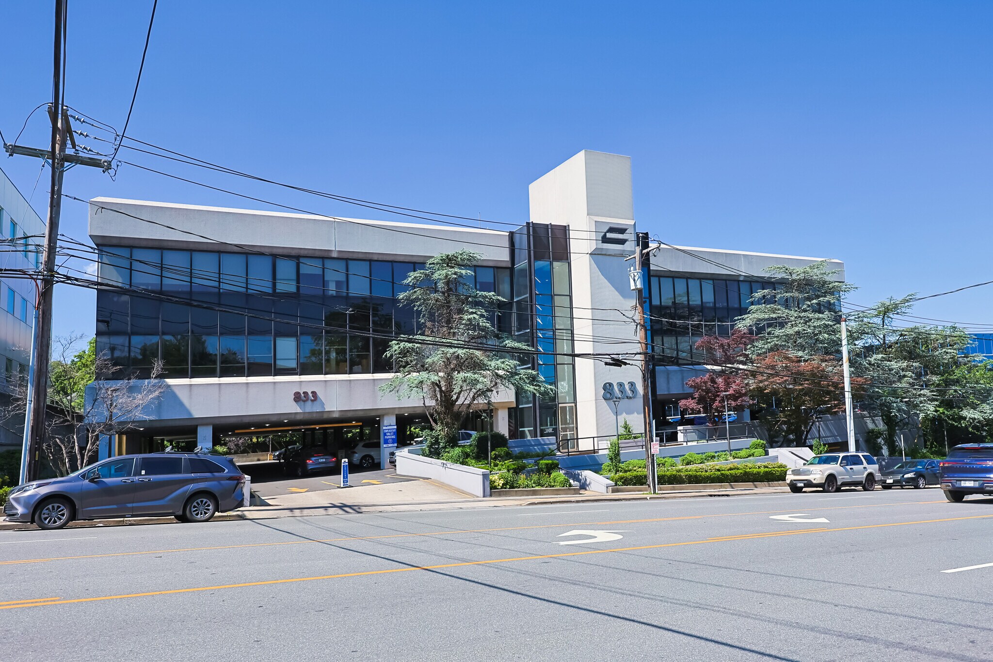 833 Northern Blvd, Great Neck, NY for lease Building Photo- Image 1 of 18