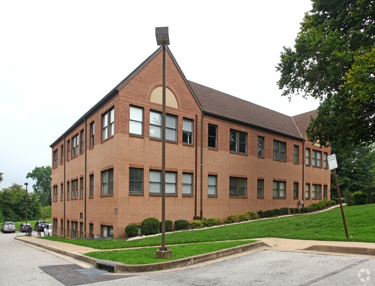 724 Maiden Choice Ln, Arbutus, MD for lease - Building Photo - Image 3 of 16