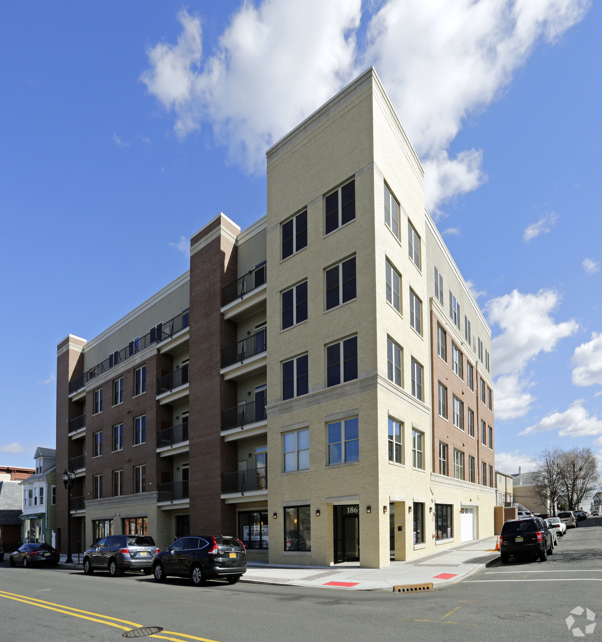 186-194 Broadway, Bayonne, NJ for sale Primary Photo- Image 1 of 1