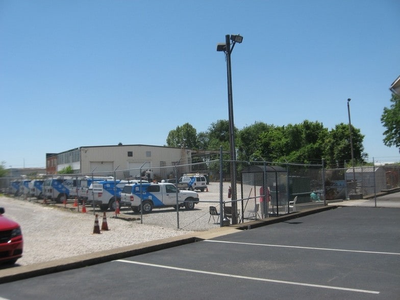 1150 Maxwell Ave, Evansville, IN for lease - Building Photo - Image 3 of 36