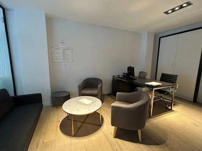 Retail in Paris for lease - Interior Photo - Image 3 of 5