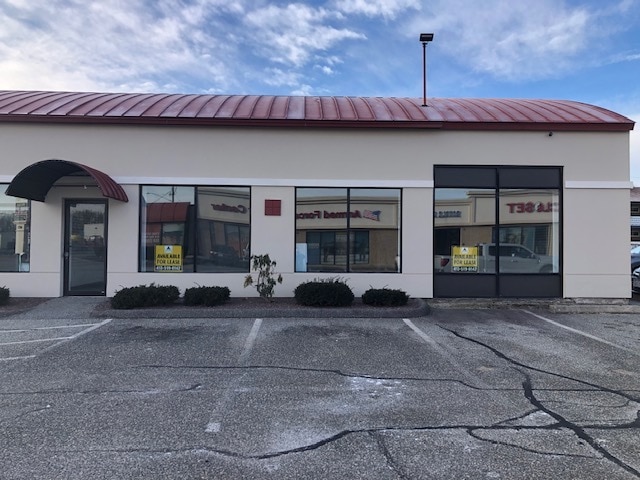 1458 Riverdale St, West Springfield, MA for lease - Building Photo - Image 3 of 14