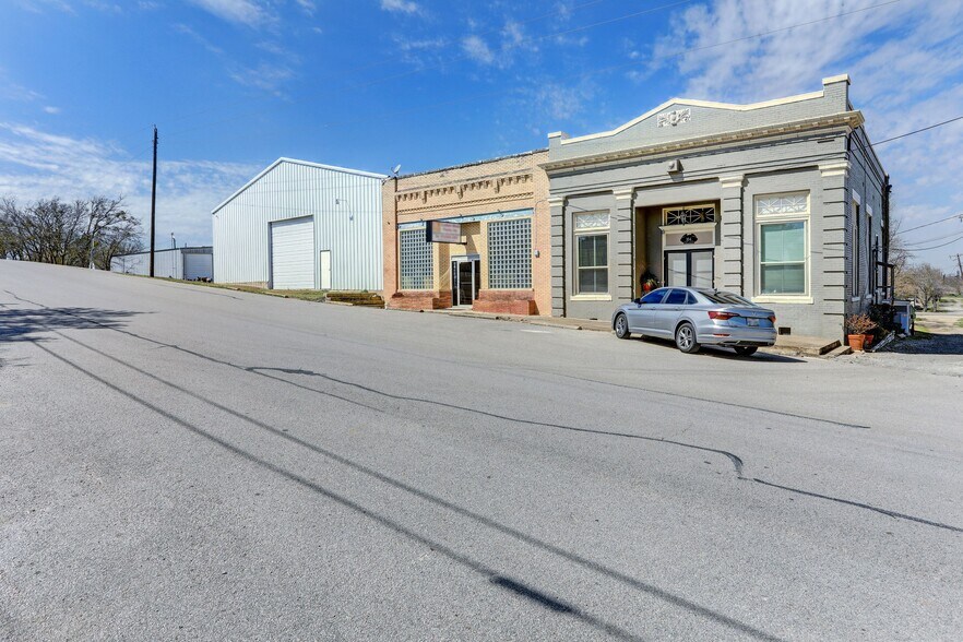 116 Hoxie St, Coupland, TX for sale - Building Photo - Image 1 of 1