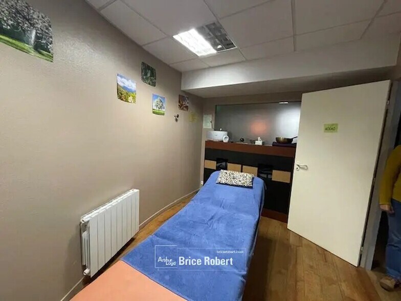 Retail in Villeurbanne for lease - Interior Photo - Image 3 of 8