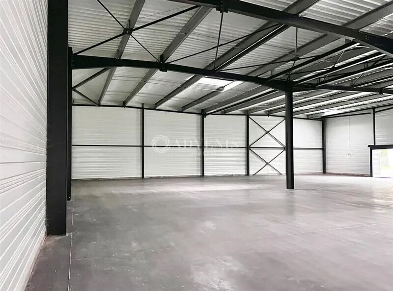 Retail in Anse for lease Interior Photo- Image 1 of 4