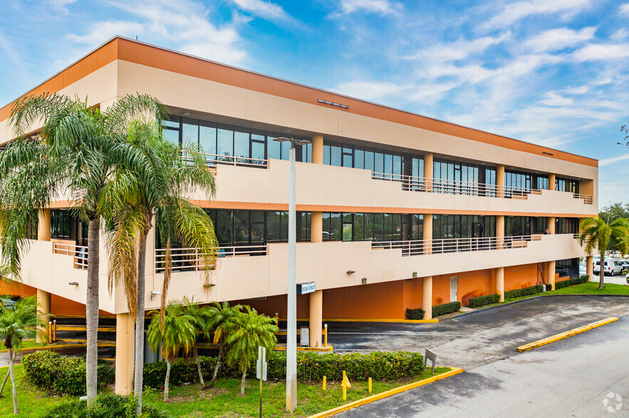 2855-2921 Stirling Rd, Hollywood, FL for lease - Building Photo - Image 3 of 13