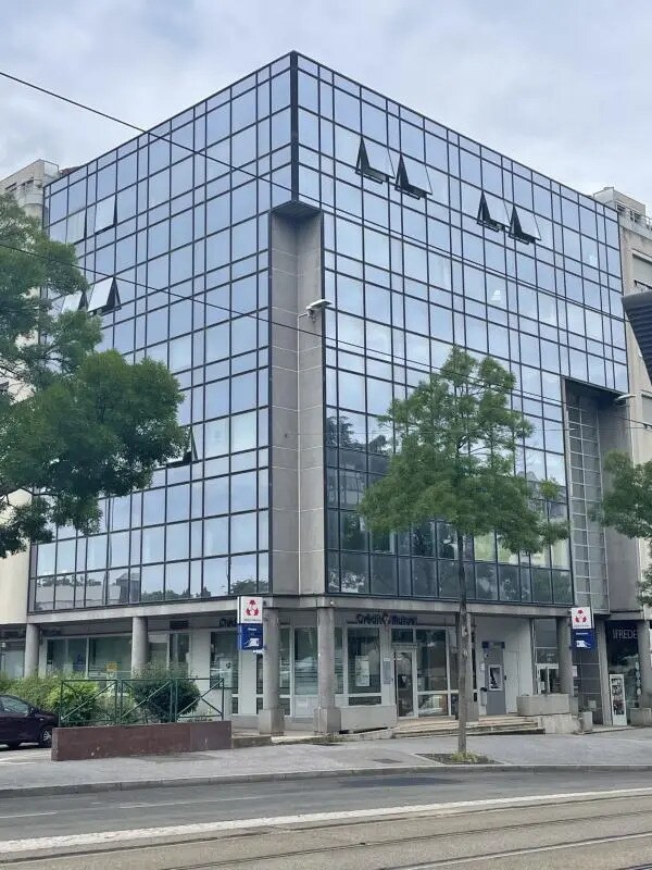 140 Avenue Franklin Roosevelt, Bron for lease Building Photo- Image 1 of 8