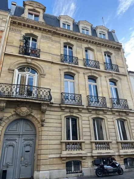 6 Rue Du Général Clergerie, Paris for sale - Building Photo - Image 1 of 1
