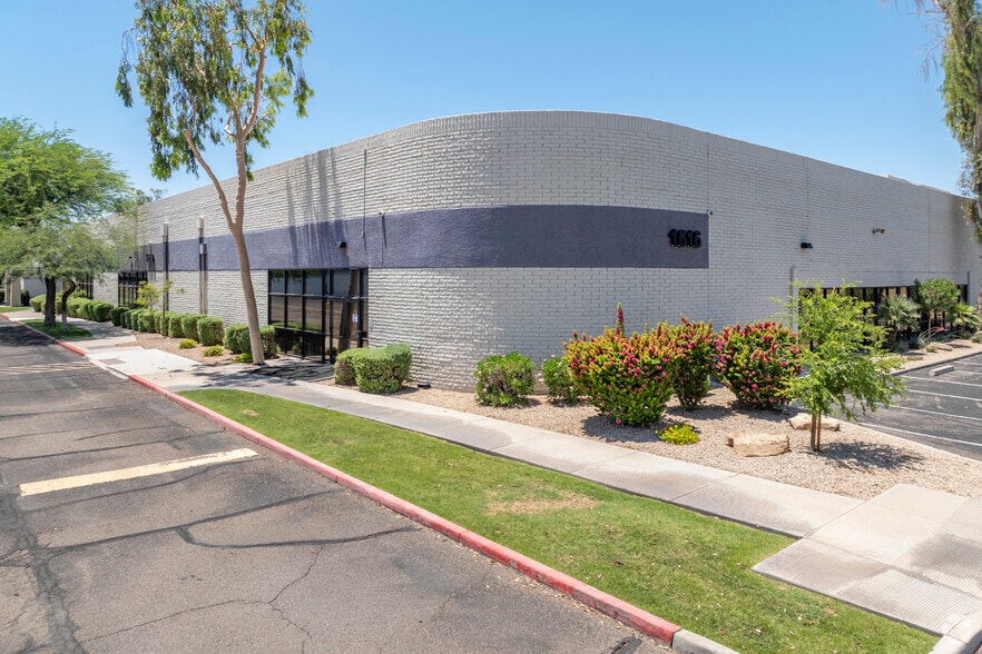 1616 W 17th St, Tempe, AZ for lease - Primary Photo - Image 1 of 6