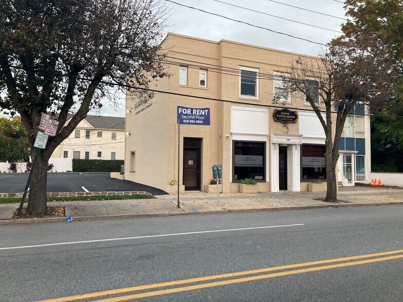 176 Mineola Blvd, Mineola, NY 11501