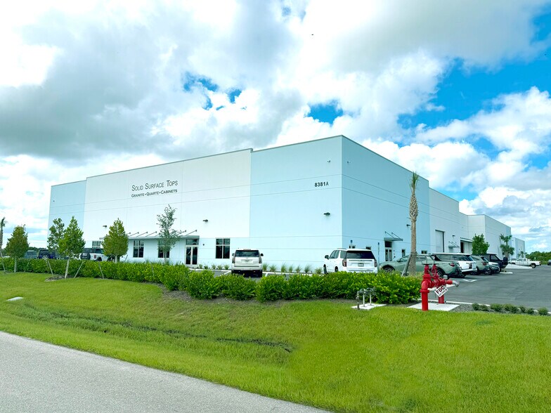 8381 Duffie Dr, Punta Gorda, FL for sale - Primary Photo - Image 1 of 3