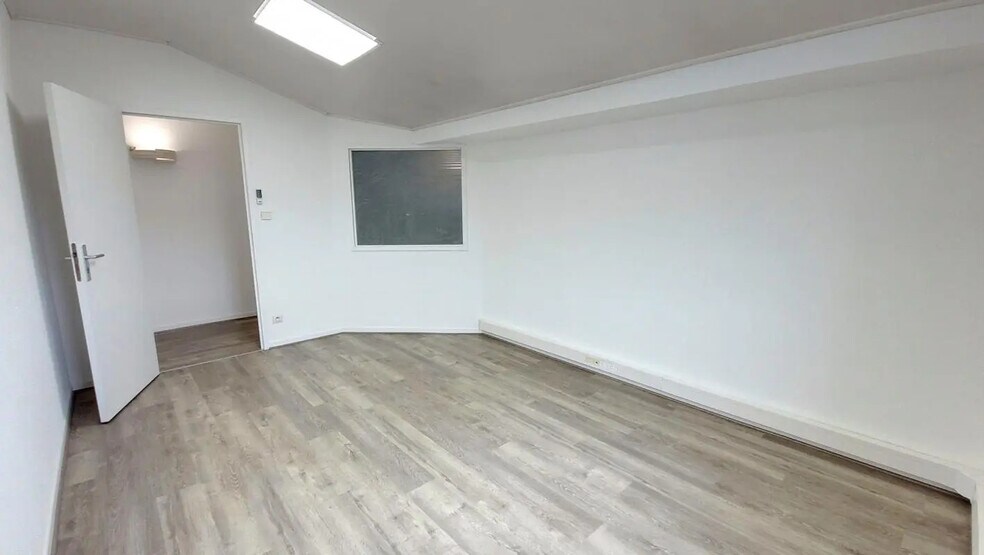 Retail in Le Ban-Saint-Martin for lease - Interior Photo - Image 2 of 6