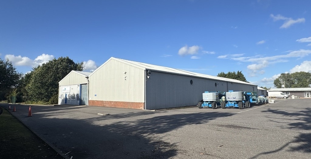 London Rd, Pulborough for lease Building Photo- Image 1 of 10