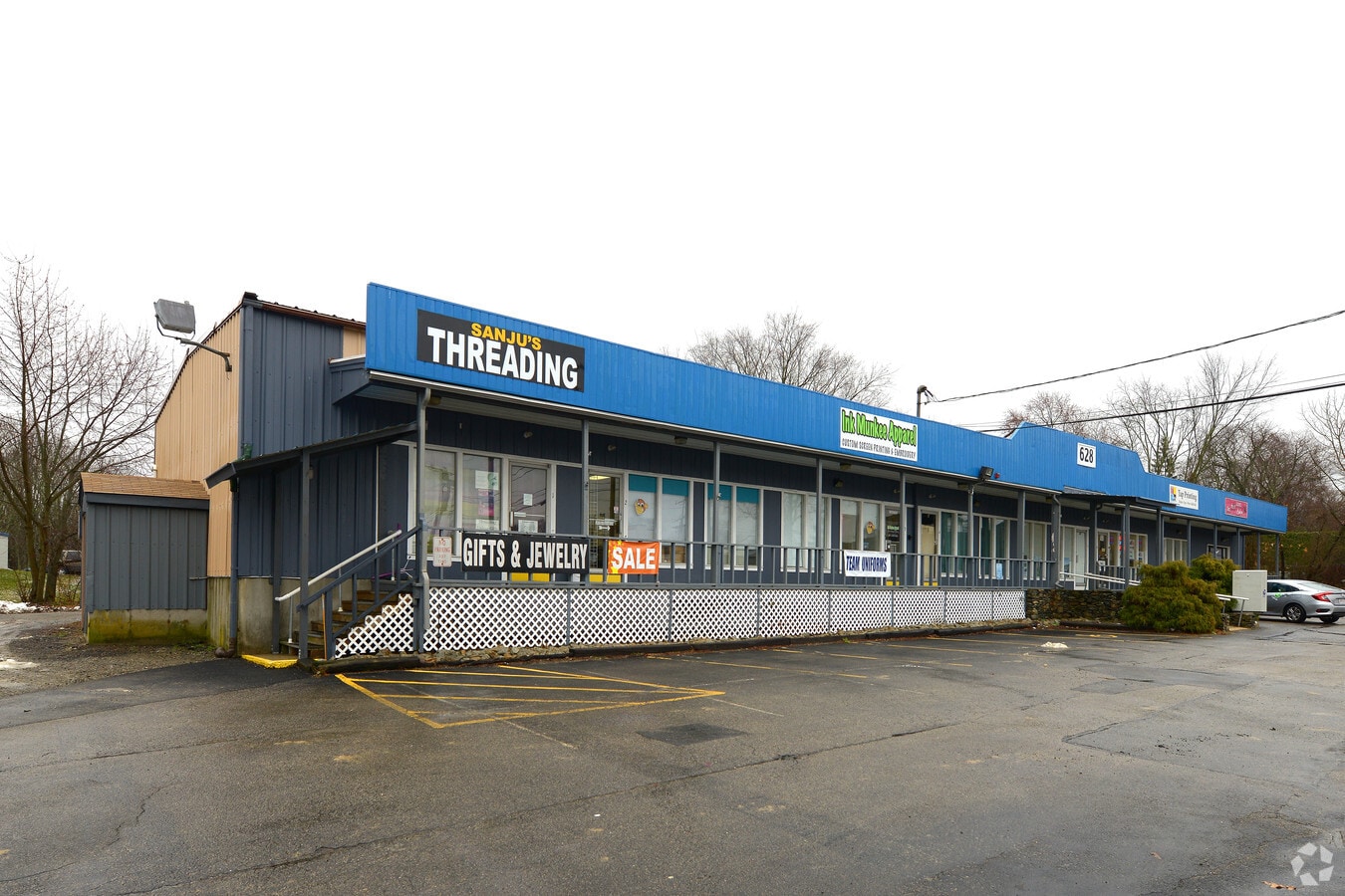 628 Ave, Warren, RI 02885