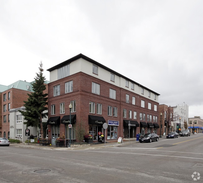 88 Dunn St, Oakville, ON L6J 3C7