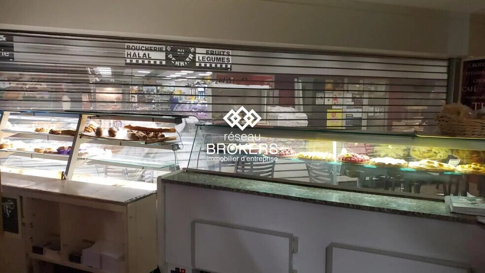 Retail in Annemasse for sale - Building Photo - Image 2 of 6