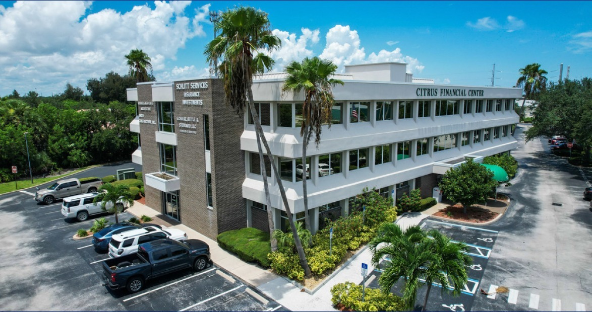 1717 Indian River Blvd, Vero Beach, FL for sale Primary Photo- Image 1 of 1