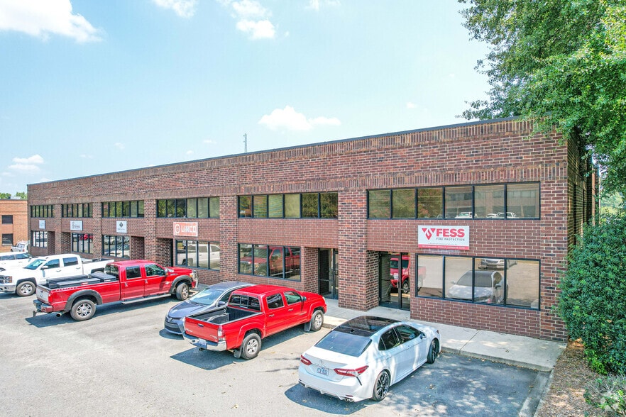 340-342 Crompton St, Charlotte, NC for lease - Primary Photo - Image 1 of 13