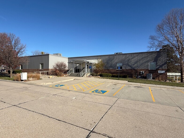 917 Wildwood Ln, Nebraska City, NE for lease - Primary Photo - Image 1 of 19