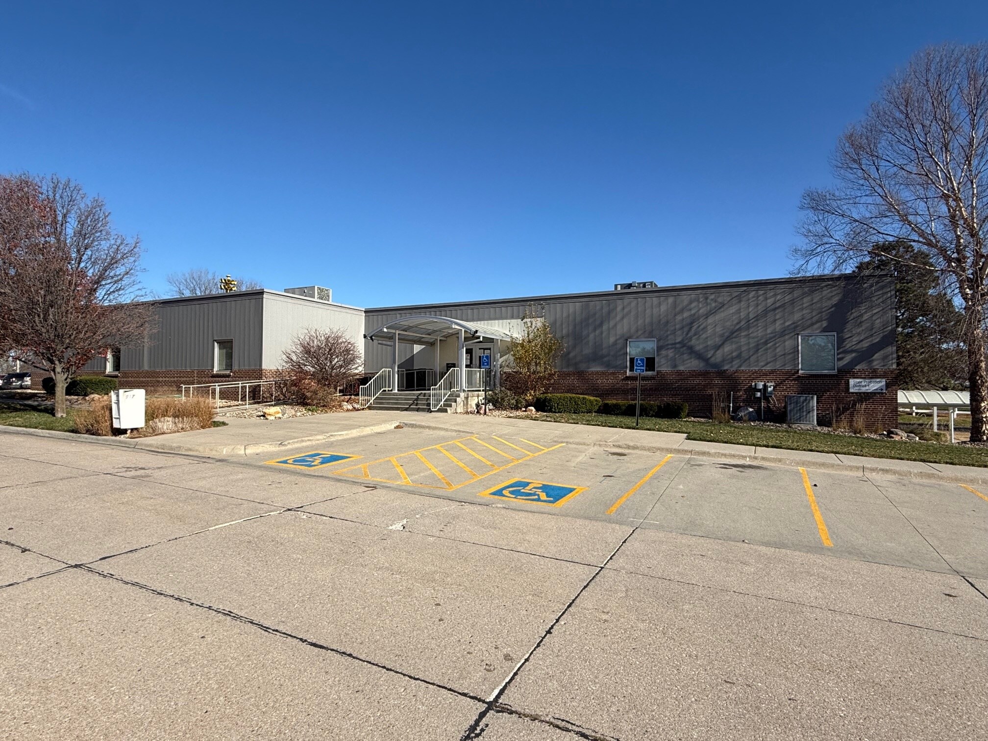 917 Wildwood Ln, Nebraska City, NE for lease Primary Photo- Image 1 of 20