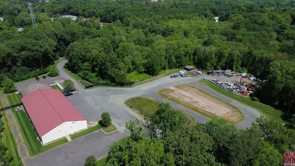 103 & 103R Old Windsor Rd portfolio of 2 properties for sale on LoopNet.com - Building Photo - Image 3 of 34