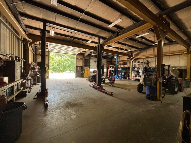 3.35 AC IOS Site, Warehouse and Office portfolio of 2 properties for sale on LoopNet.com - Building Photo - Image 3 of 16