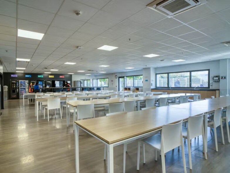 19 Avenue Condorcet, Saint-Michel-sur-Orge for lease - Interior Photo - Image 3 of 5