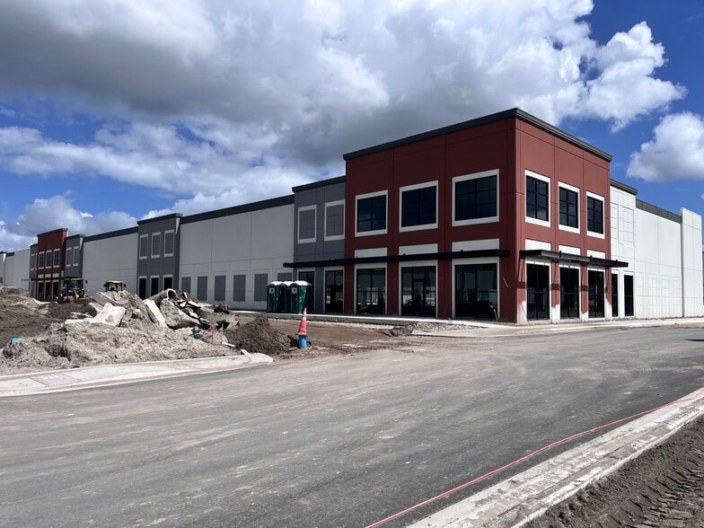 603 Hennis Rd, Winter Garden, FL for lease - Building Photo - Image 2 of 6