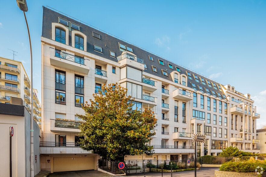 37 Rue Adam Ledoux, Courbevoie for sale - Building Photo - Image 3 of 6