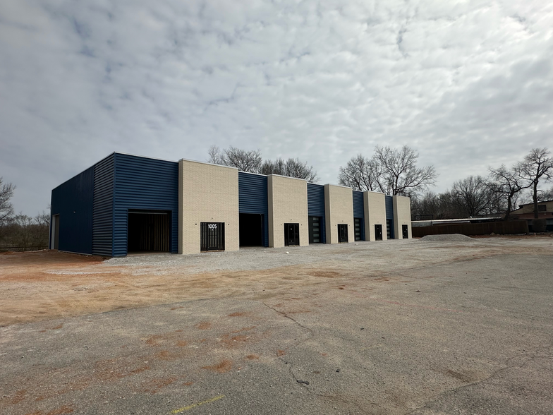 1005 N Bloomington St, Lowell, AR for lease - Primary Photo - Image 1 of 1