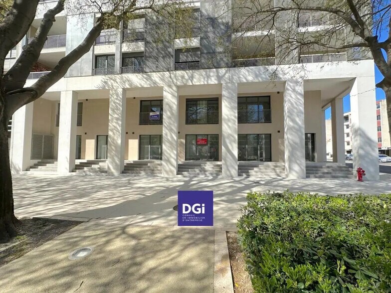 Office in Nîmes for lease - Building Photo - Image 2 of 5