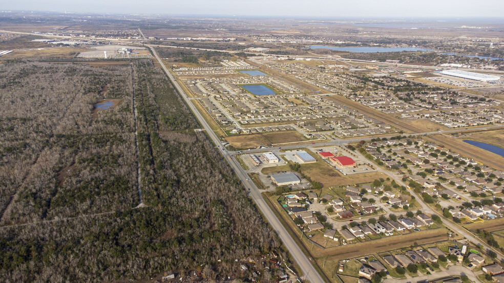 5921 FM 2004 Rd, La Marque, TX for sale - Building Photo - Image 3 of 5