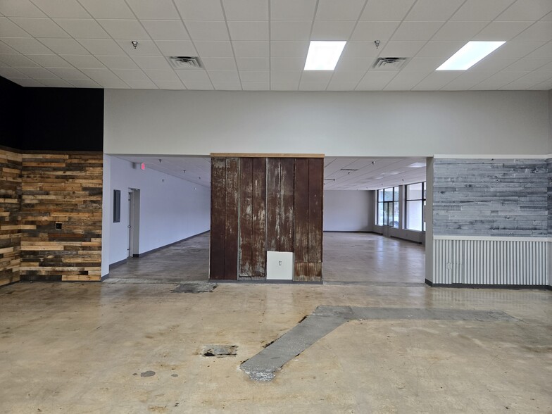 470 S Highway 29, Cantonment, FL for lease - Interior Photo - Image 2 of 32