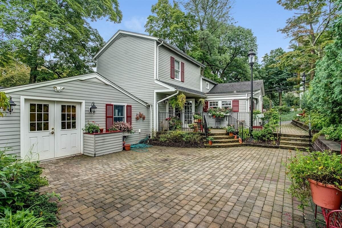 20 Lewis St, Basking Ridge, NJ 07920 Retail or Office Space