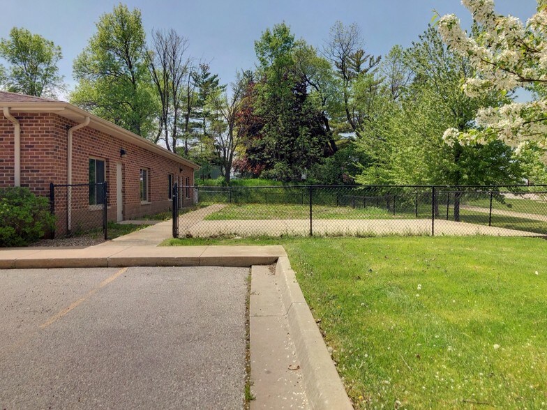 5821 C St SW, Cedar Rapids, IA for sale - Building Photo - Image 1 of 1