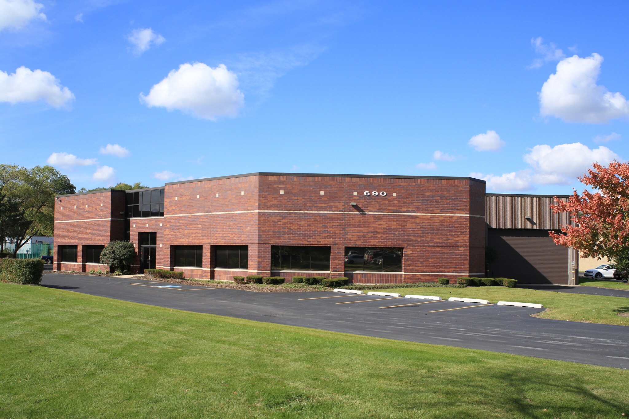 690 Hilltop Dr, Itasca, IL for sale Primary Photo- Image 1 of 1