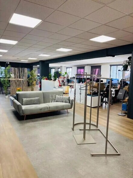 Office in Villeneuve-Loubet for lease - Interior Photo - Image 3 of 9