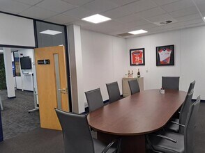 Mulberry Dr, Cardiff for lease Interior Photo- Image 2 of 3