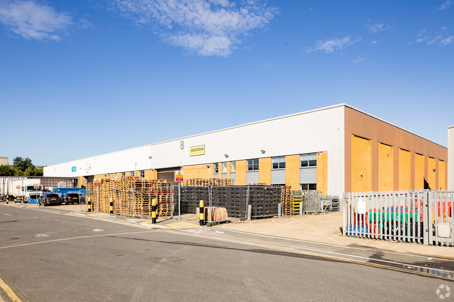 Silver Jubilee Way, Hounslow for sale Primary Photo- Image 1 of 1