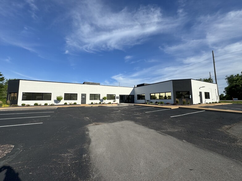 640 Cepi Dr, Chesterfield, MO for lease - Building Photo - Image 3 of 10