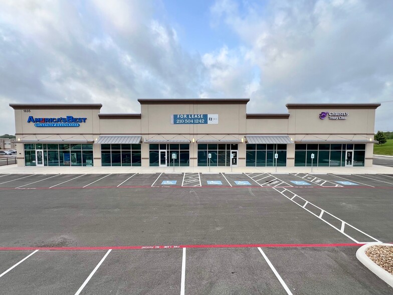 1695 Interstate 35, New Braunfels, TX for lease - Building Photo - Image 1 of 8