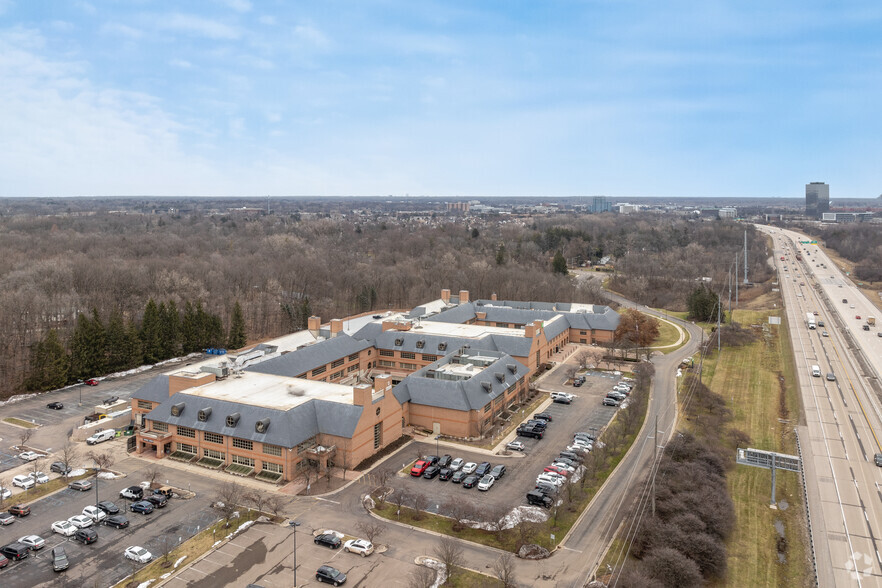 27777 Inkster Rd, Farmington Hills, MI for lease - Building Photo - Image 1 of 23