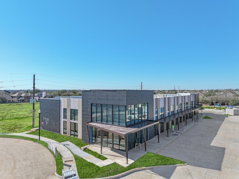 6927 Brisbane Ct, Sugar Land, TX for lease - Building Photo - Image 3 of 8