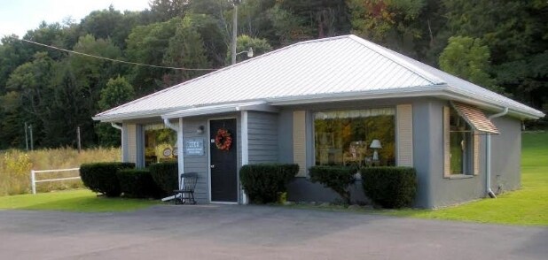 7082 Ridge Rd, Sodus, NY for sale - Primary Photo - Image 1 of 1