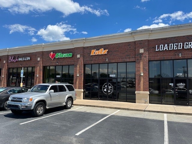 2921 Battleground Ave, Greensboro, NC for lease - Building Photo - Image 2 of 17