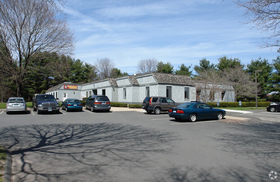 237 Hopmeadow St, Weatogue, CT for lease - Primary Photo - Image 1 of 4