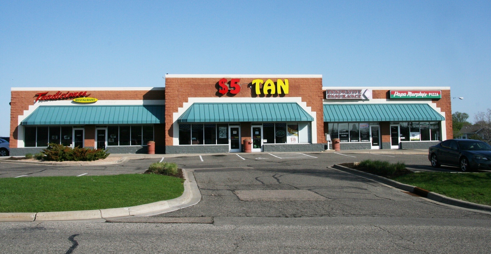 1106 Vierling Dr E, Shakopee, MN for sale Primary Photo- Image 1 of 1