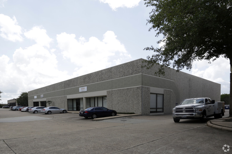 4003 Greenbriar Dr, Stafford, TX for lease - Primary Photo - Image 1 of 7